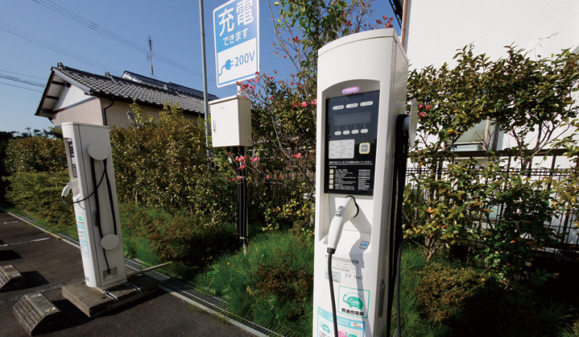 電気自動車充電器